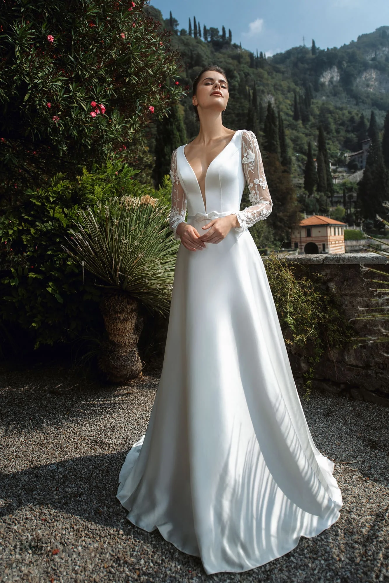 Sexy Satin A-Linie Langarm Brautkleid V-Ausschnitt rücken frei offener Rücken Brautkleid Spitze Applikationen Vestidos de Novia