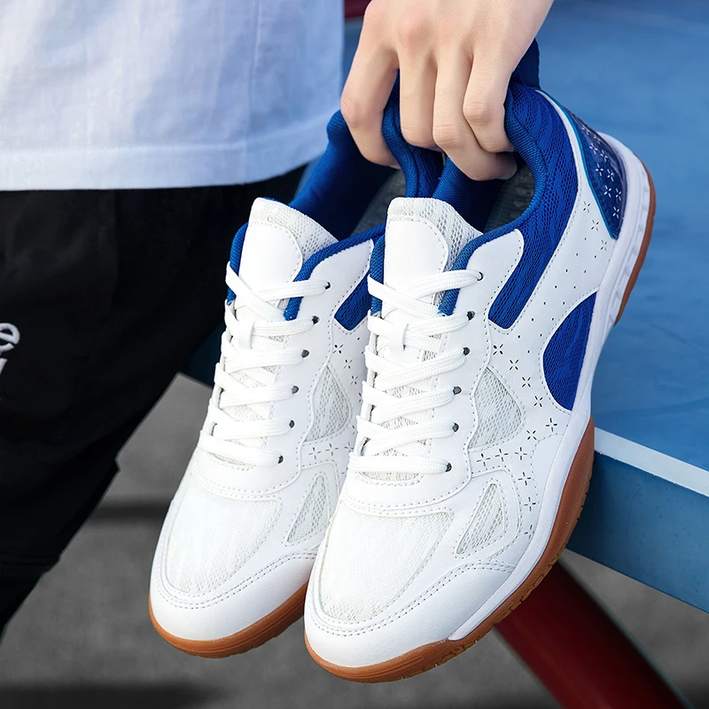 

Горячая новинка 2026: Мужские теннисные кроссовки на шнуровке, парные кроссовки для бадминтона больших размеров, спортивная обувь для женщин, атлетическая обувь