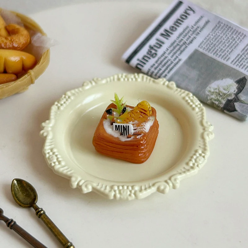 Retro Carving Tray Disc Toy Set: 3Pcs Miniature Pastry Plate for Girls Doll Kitchen Play