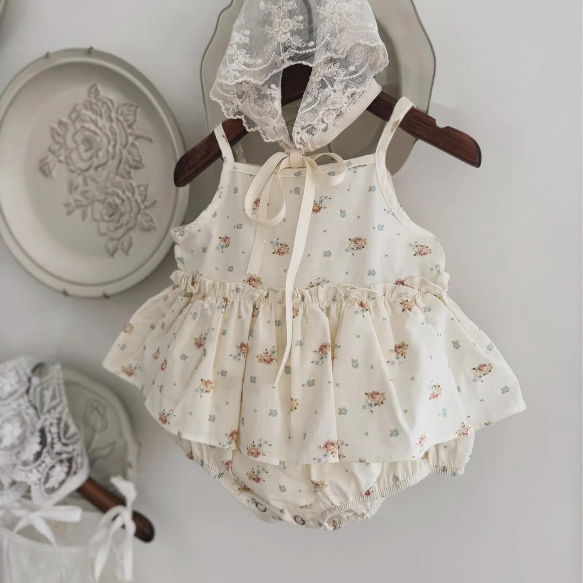 

Baby summer fresh floral suspender triangle crawler baby girl skirt style thin bag baby pure cotton hoodie Girl summer dress