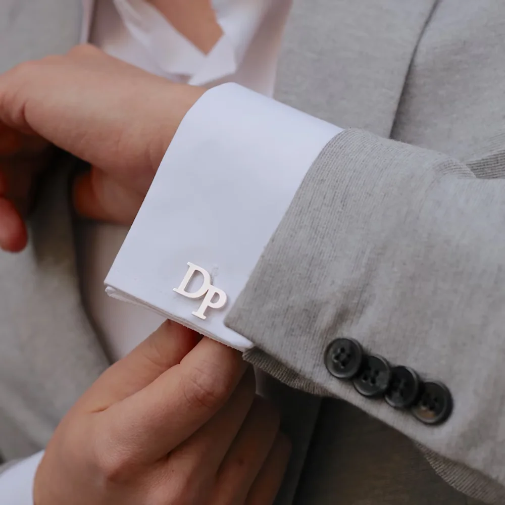 

Personalized First Letter Cufflinks,Stainless Steel Classic And Fashionable Men's Shirt Cufflinks, A Surprise Gift For Friends.