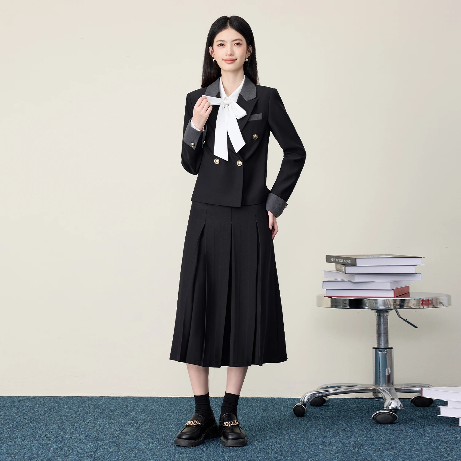 طقم بدلة نسائية أنيقة من NAVIU لخريف 2025 سترة جديدة احترافية مزدوجة الصدر بأكمام طويلة وتنورة ملابس عمل للسيدات في المكتب