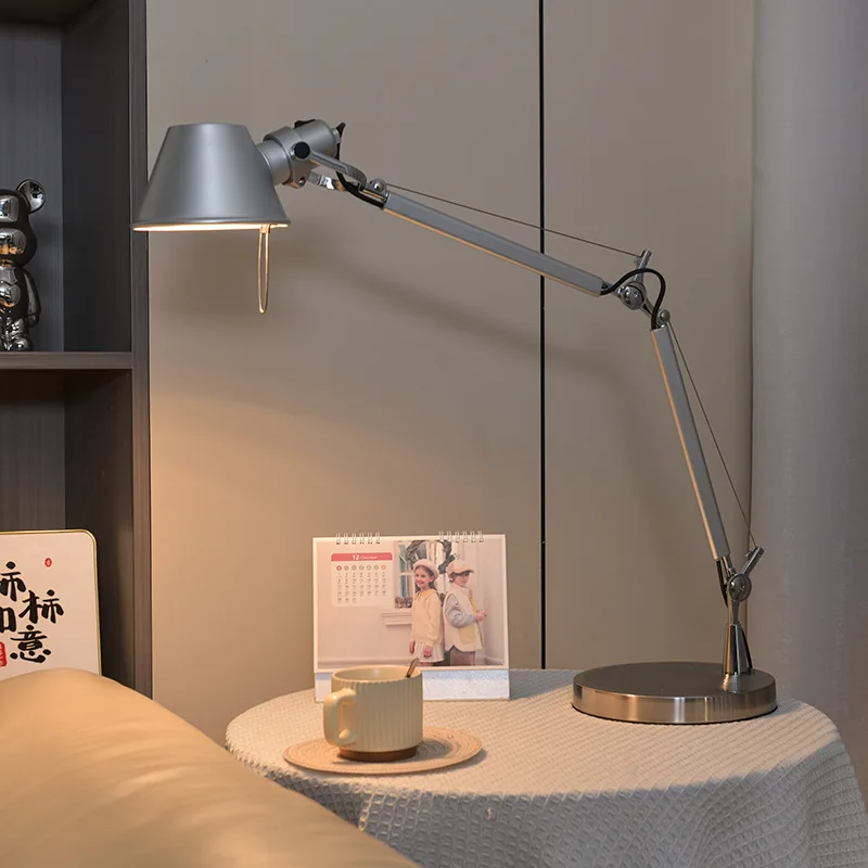 مصباح طاولة فتاة على شكل قبعة من القش الإيطالي مصدر من المصنع - تصميم بسيط للفندق والمكتب والمكتب