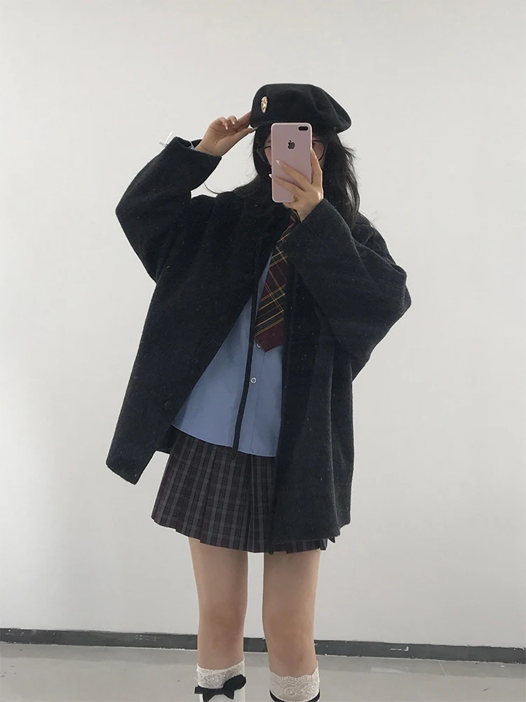 

Корейское шерстяное пальто в студенческом стиле для женщин, осенне-зимнее, новое, свободного кроя, стройнящее, короткое, из полиэфирного волокна, с длинными рукавами, однобортное.