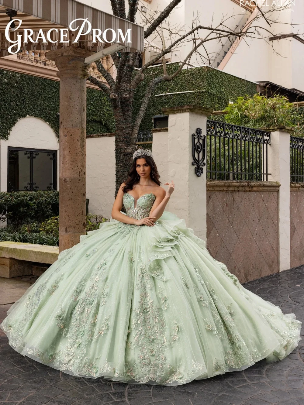 

Attractive Quinceanera Dresses Puffy Flower Appliques Shimmery Tulle Sparkly 16 Years Girl Party Robe Quinceañera Light Green