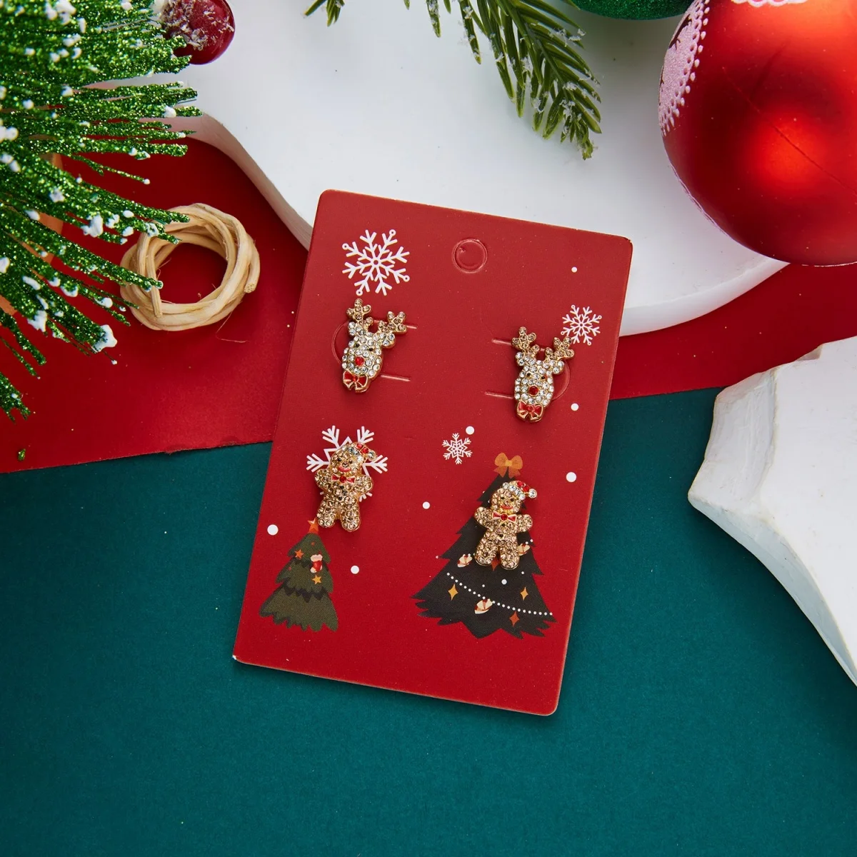 2 Paar/Set Weihnachtsbaum-Schleifen-Hirsch-Ohrstecker für Damen, niedliche Lebkuchenmann-Weihnachtsmann-Schlitten-Krücken-Ohrringe, Schmuck – Detail 34
