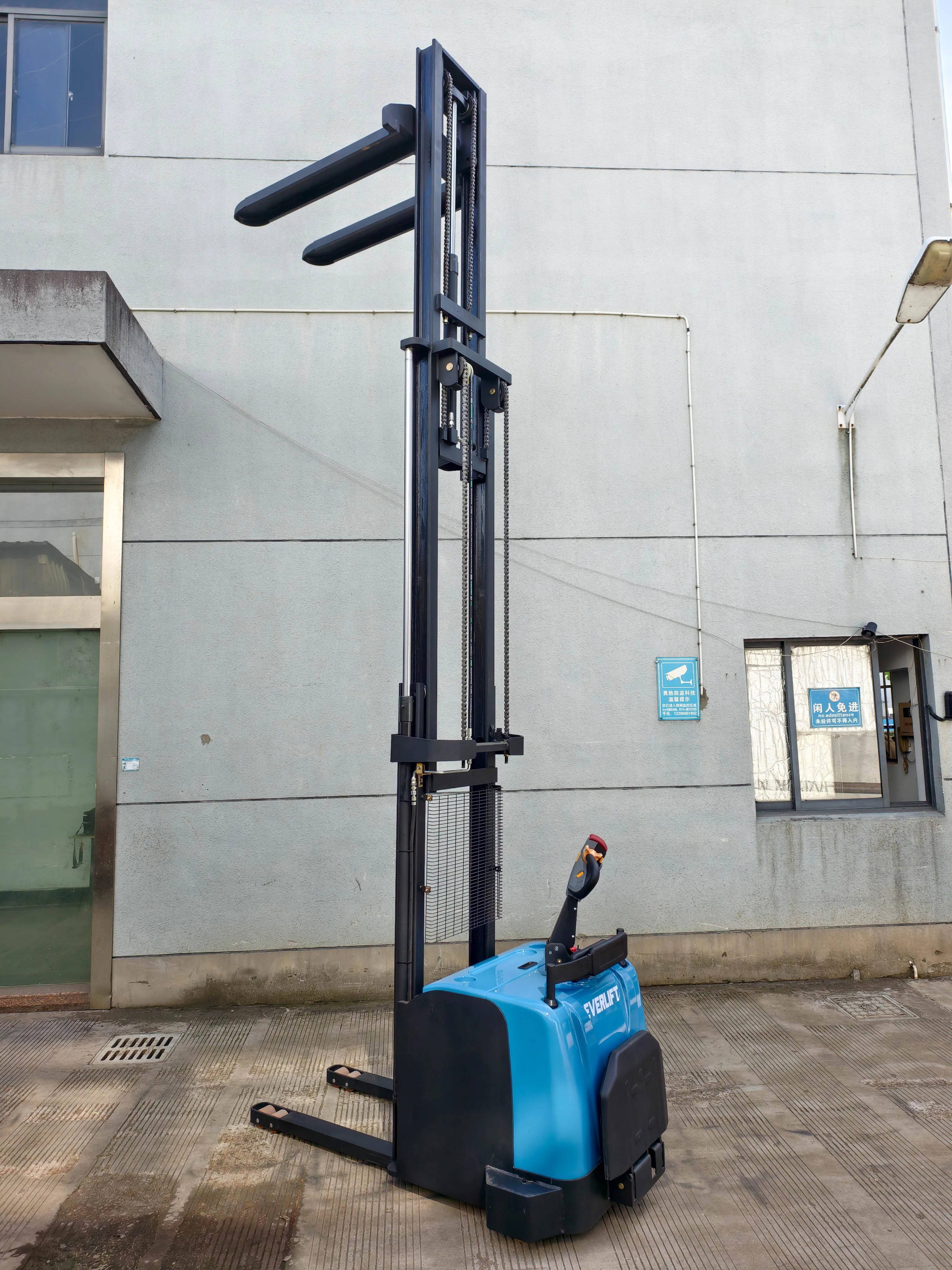 Heli Stapler Gabelstapler, max. 2 Tonnen, 6,2 m, robustes Design, Hubstapler, Lagergabelstapler