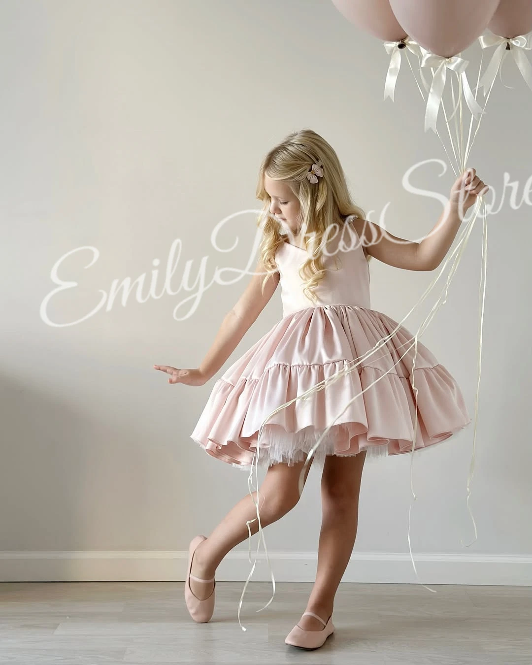 

Customized Pink Flower Girl Dress For Wedding Sleeveless Puffy Knee Length Kids Birthday First Communion Party Ball Gowns