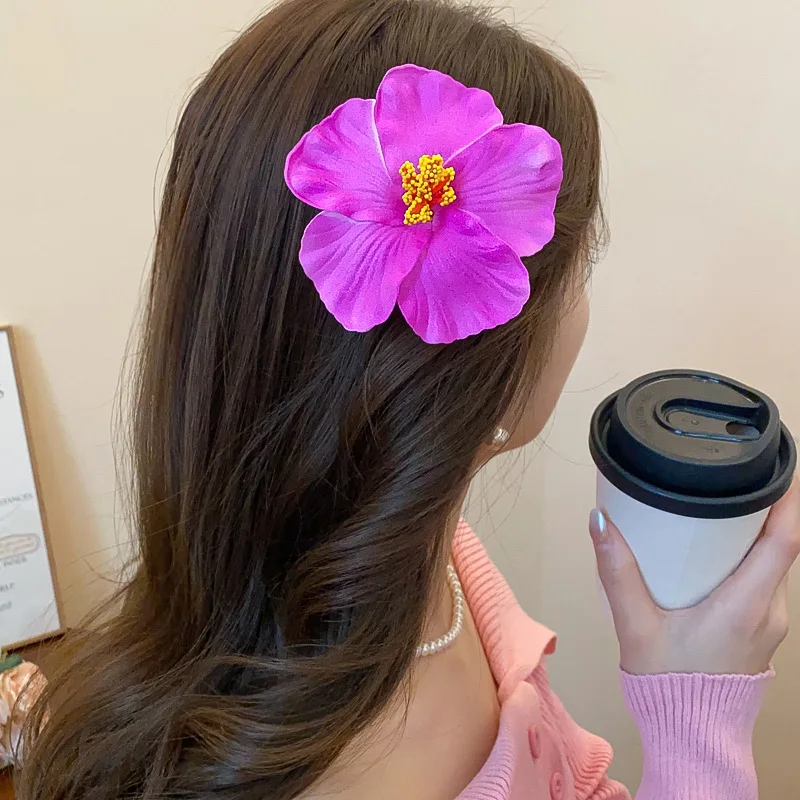 6 Farben Hawaiianische Blumen-Haarspangen für Frauen, Böhmische Schwamm-Blumen-Seitenfransen-Clips, Plumeria-Haarnadeln, Urlaubszubehör K – Detail 12