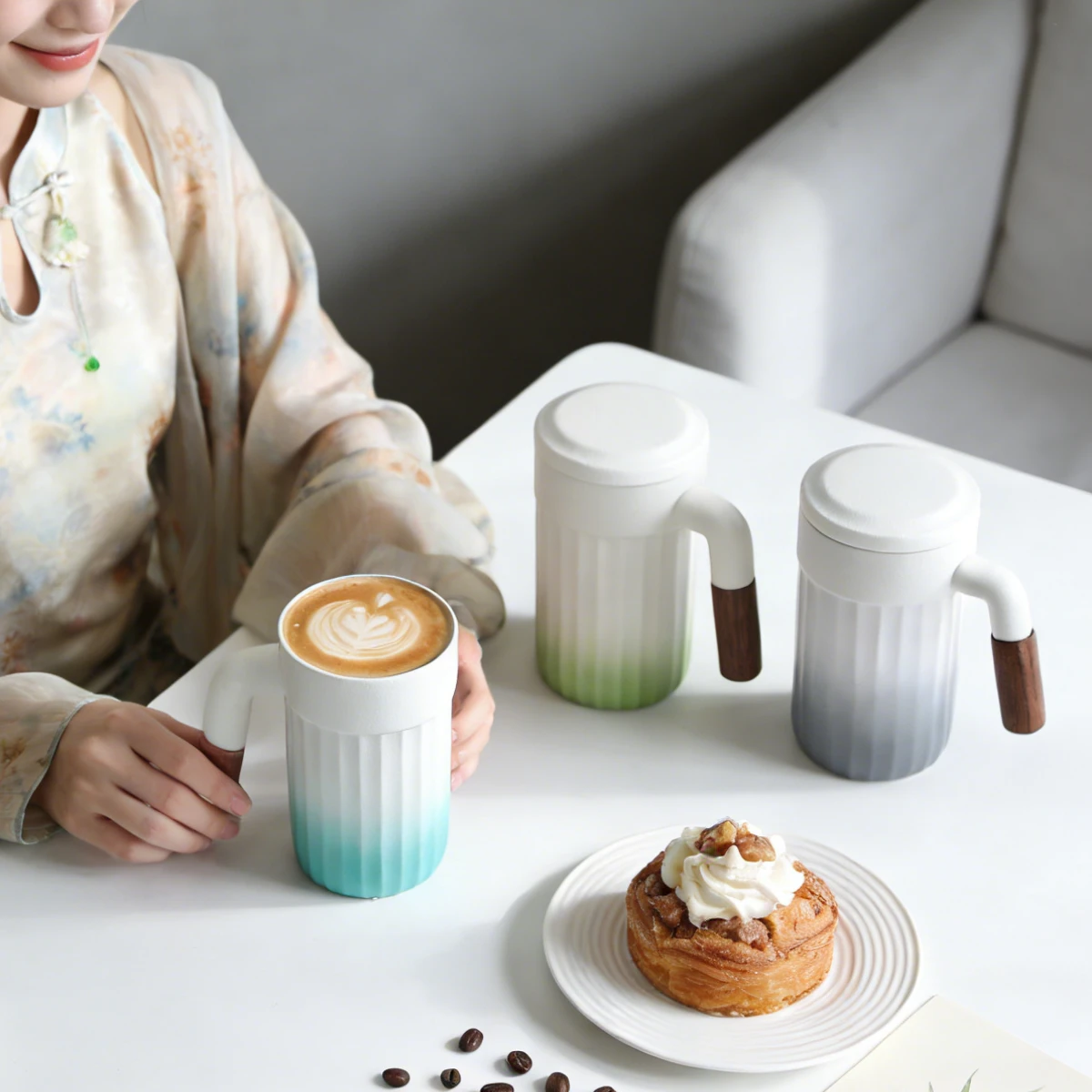 Muchuan Keramik-Kaffeetasse mit Deckel, nordischer Stil, große Kapazität, Bürotasse, modern gestreift mit Farbverlauf, geeignet für Milch, Schokolade, Mokka-Kaffee-Mischungen, ideal für den Heim- und