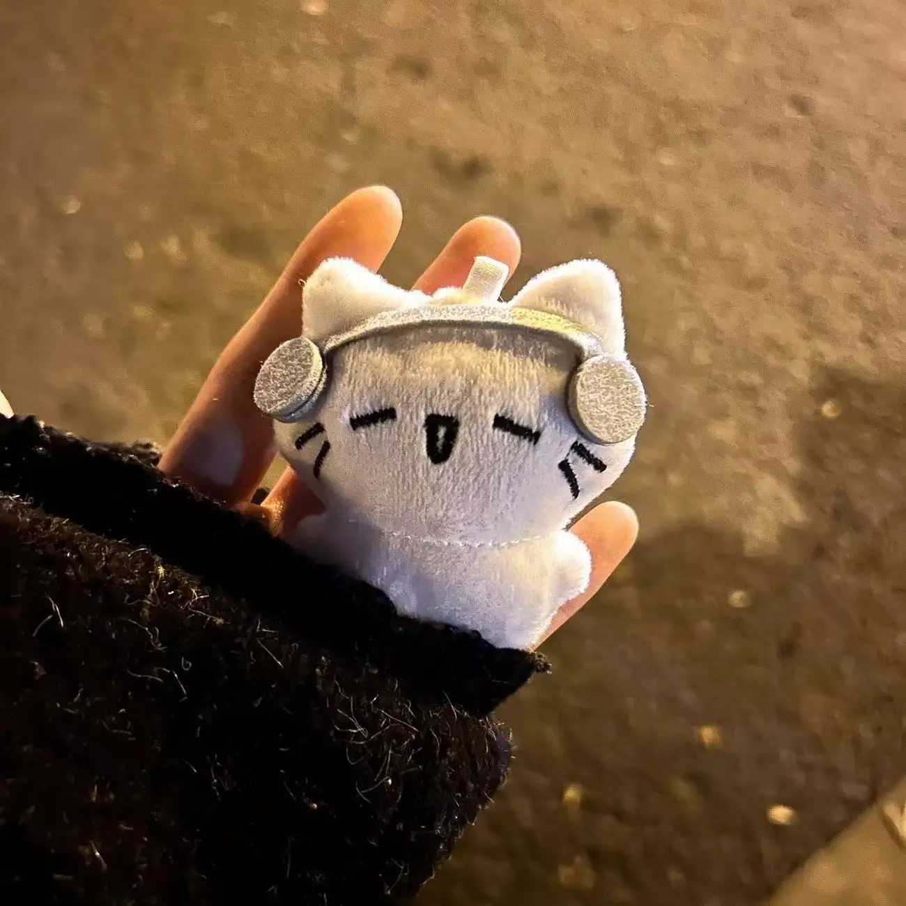 Cute Headphones Kitten Couple Keychain Mini Crying Cat Doll Plush Keyring Cartoon Dog Bee Bag Pendant Charms Backpack Decoration