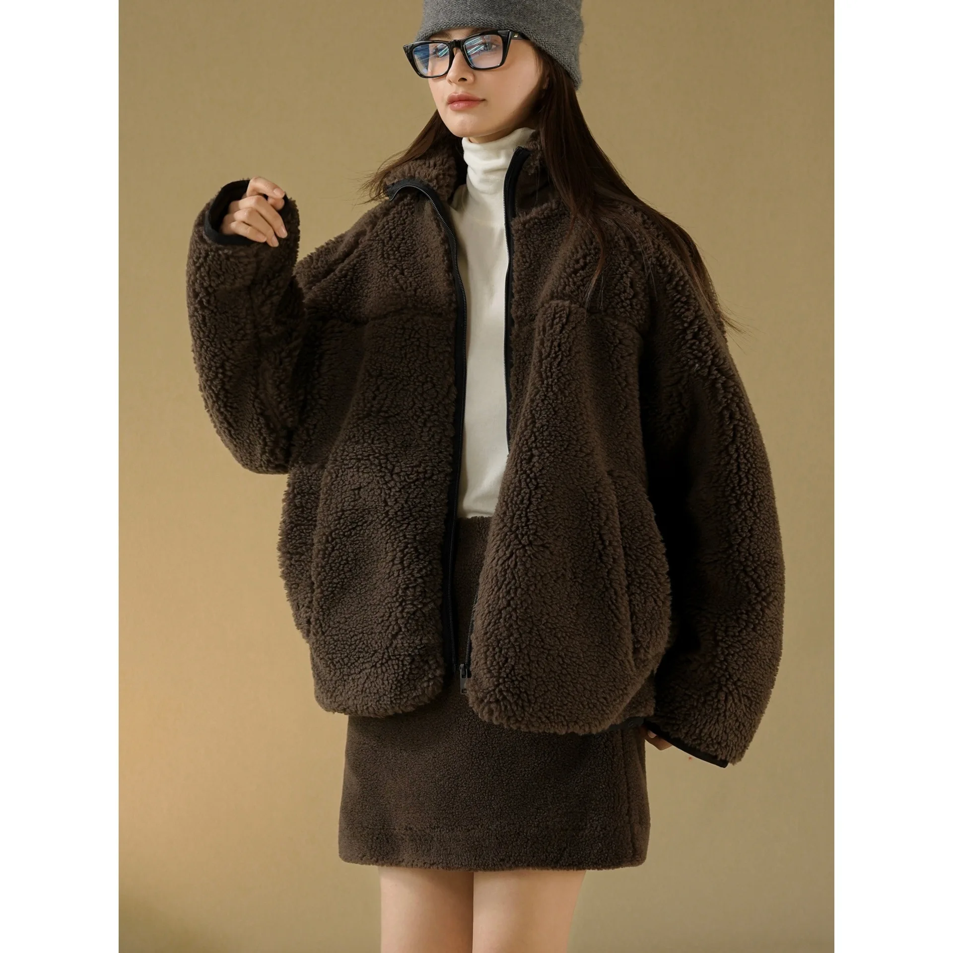 

Winter new Korean version retro stand-up collar silhouette lamb wool coat soft and comfortable thick warm coat women