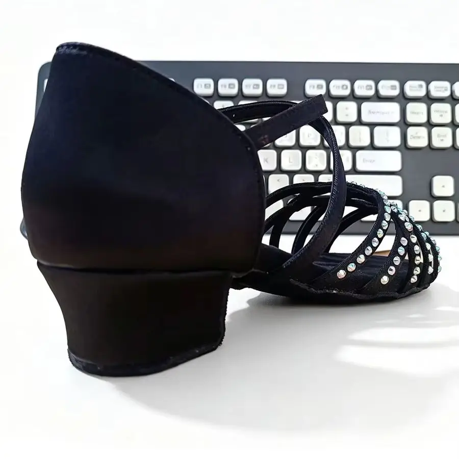 Rhinestone Kids Latin Dance Shoes Soft Sole Girls Black Salsa Tango Performance Low Heel Sparkly Children Ballroom Dance Sandals