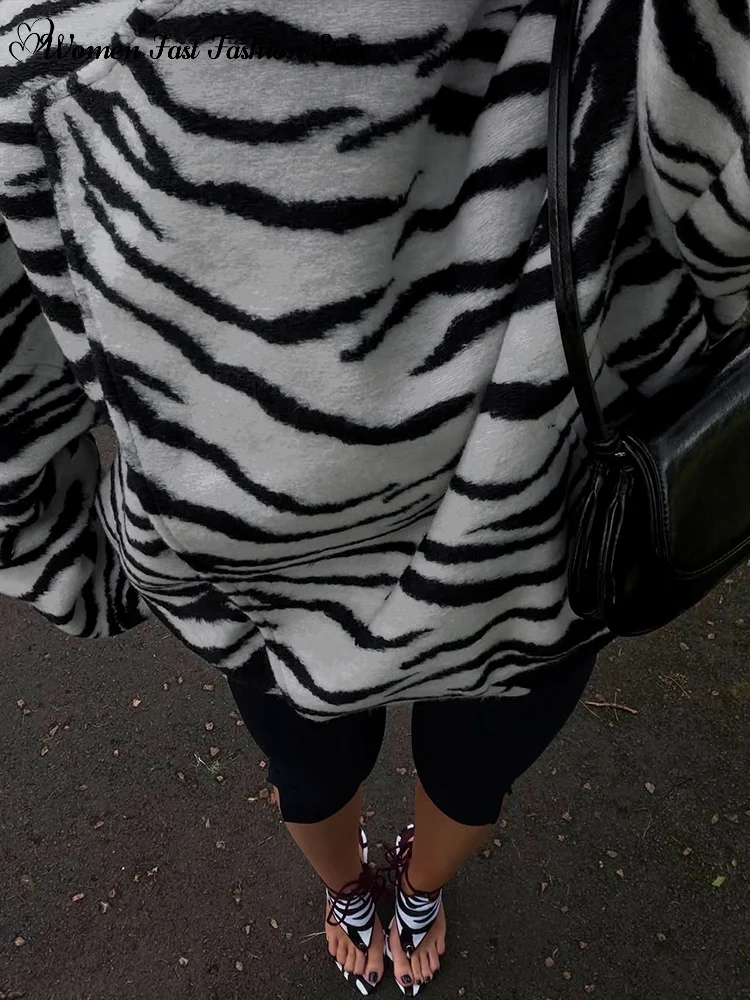 Zebra-gestreifter Stehkragenmantel 2026 Herbst Neue Damen Lose Asymmetrische Verdeckte Knopfleiste Langarm-Jacken Damen-Oberbekleidung