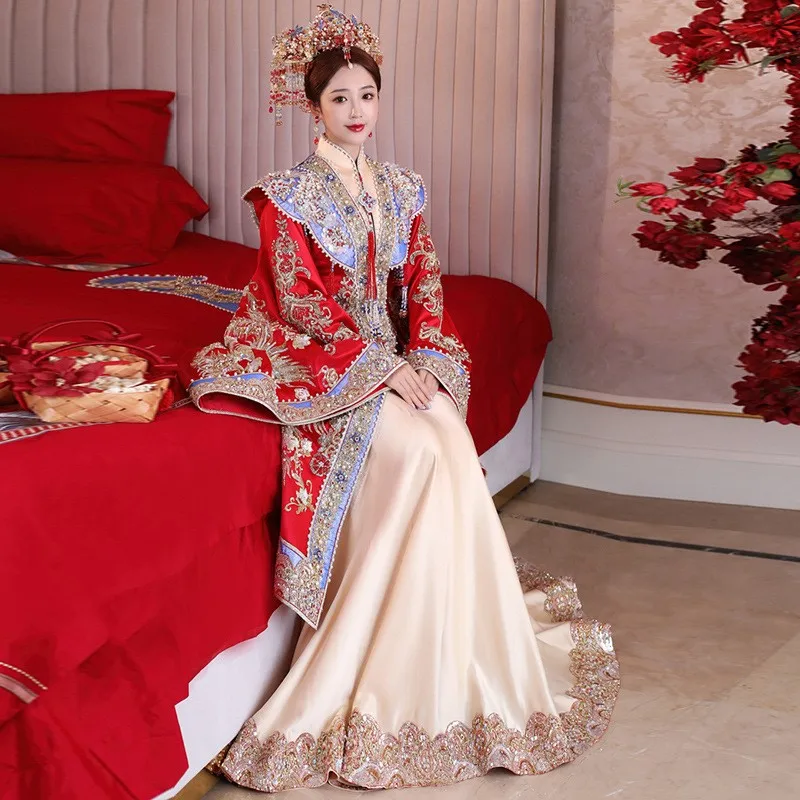 

New Chinese-style Han wedding dress with phoenix crown and red cape