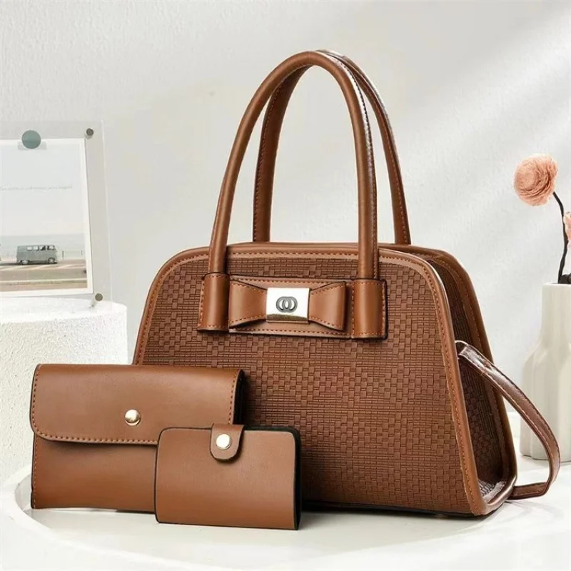 

Luxury Designer Bucket Bag With Drawstring Top And Tassel Zipper Pull Function Style