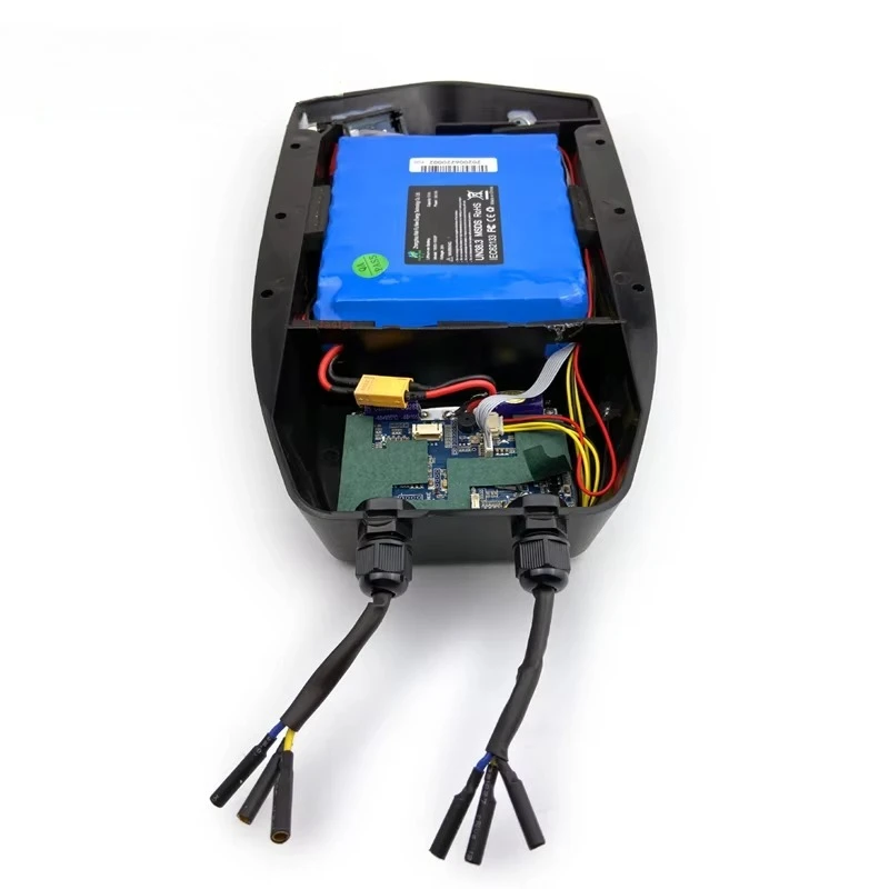 لوح تزلج كهربائي عالي الجودة على الطرق الوعرة 2000mah 5C 18650 خلية 36V 10Ah بطارية ليثيوم صندوق بلاستيكي مع جهاز تحكم عن بعد