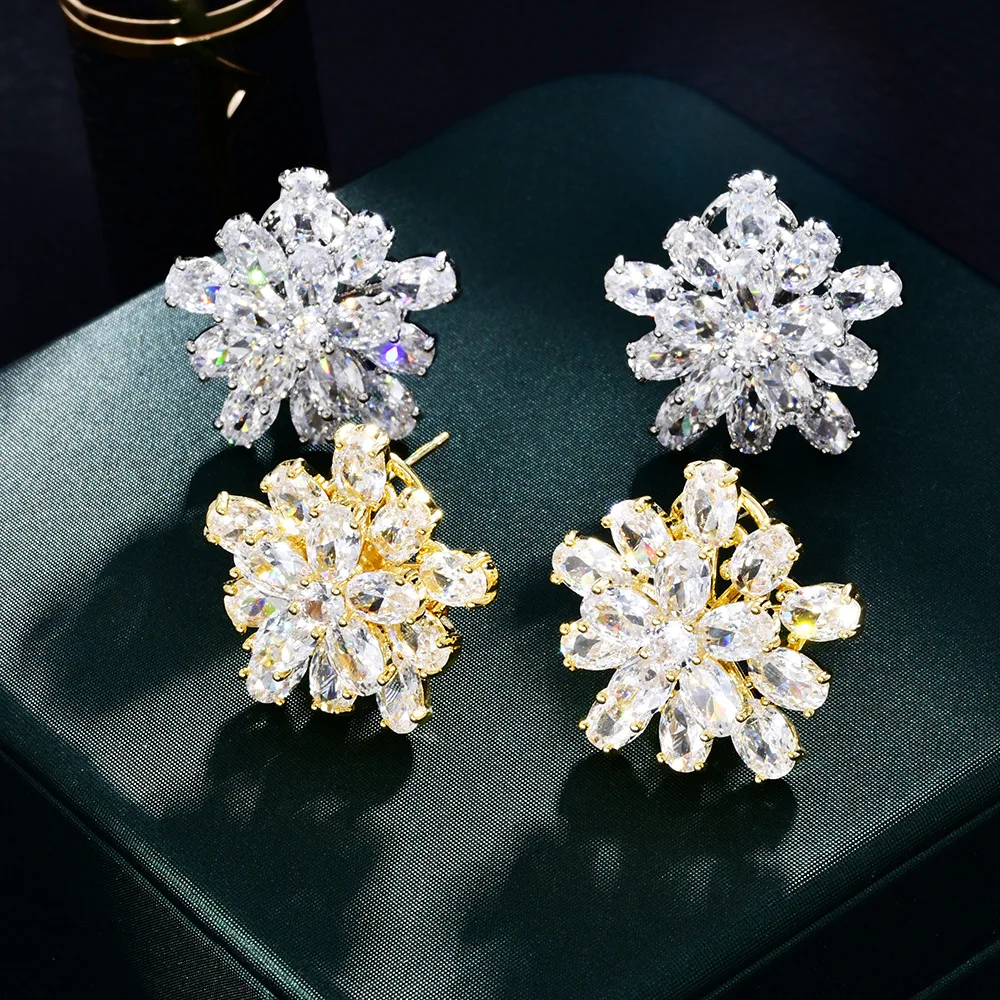 Light luxury high-end sense micro-inlaid zircon snowflake super flash earclip three-dimensional flower exquisite temperament fas