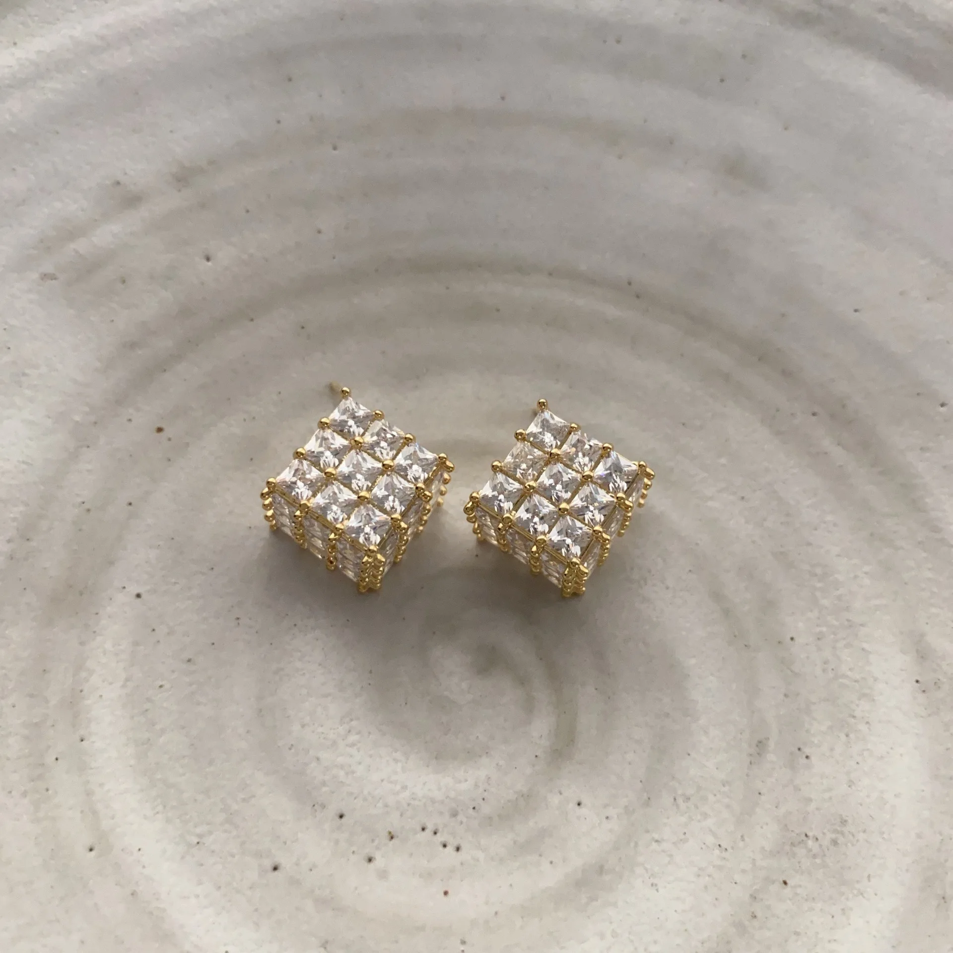 

Shiny Luxury Copper Zircon Fashion Geometric Stud Earrings for Women Inlay Zircon Piercing Earring Engagement Wedding Jewelry