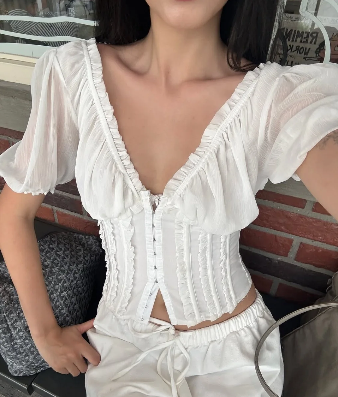 

Sweet Deep V-Neck Lace T Shirt Holiday Slim Solid Puff Sleeve Tees Women 2025 Summer Fashion Streetwear Ladies