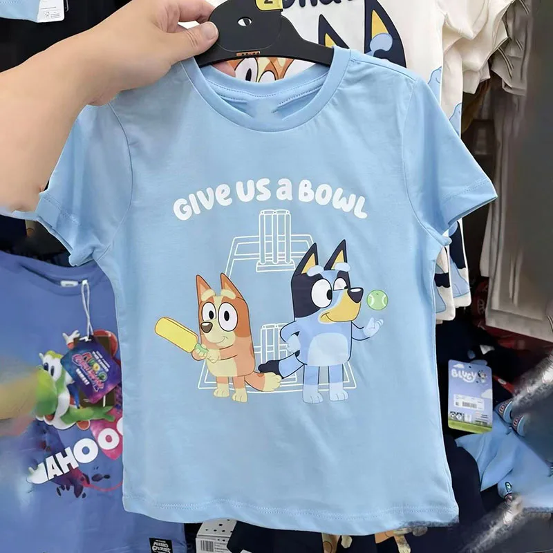 

Новая футболка с принтом Bluey, кавайная футболка в стиле аниме для детей, мальчиков и девочек, повседневная свободная хлопковая футболка с круглым вырезом и короткими рукавами, летние топы, подарки, игрушки