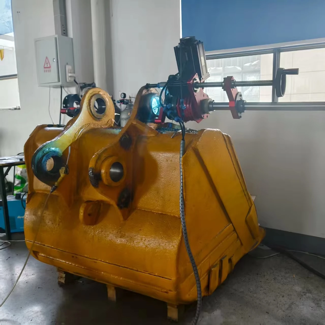 Máquina de soldadura y mandrinado de línea CNC Horizontal portátil LBE-50 automática con husillos gemelos nueva condición