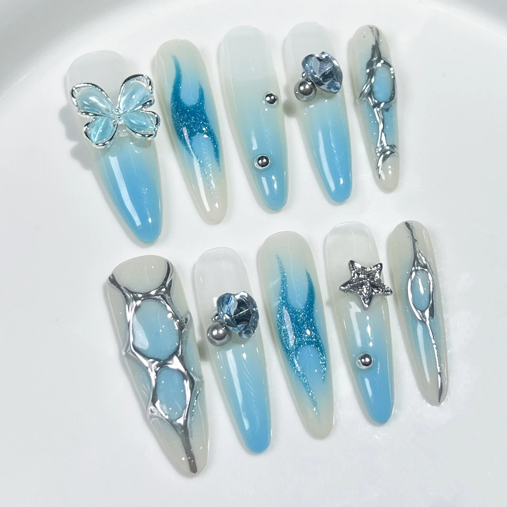 10pcs Press On Acyrlic Nails Gradient Y2K unghie finte fatte a mano lunghe mandorle unghie finte Blue Butterfly Decor punte per unghie indossabili