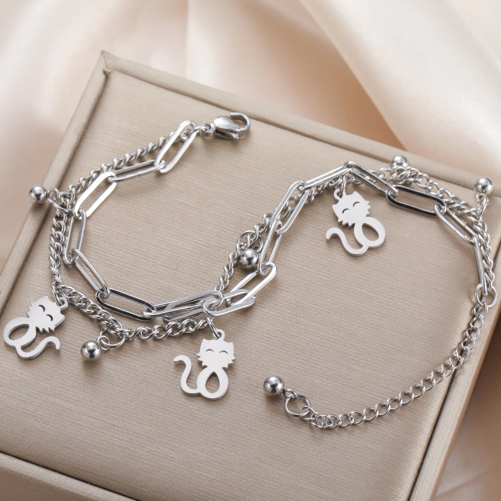 Cazador لطيف القط هريرة أساور ساحرة للنساء الفتيات الفولاذ المقاوم للصدأ سوار لليد العصرية مجوهرات هدية عيد الحب 2025