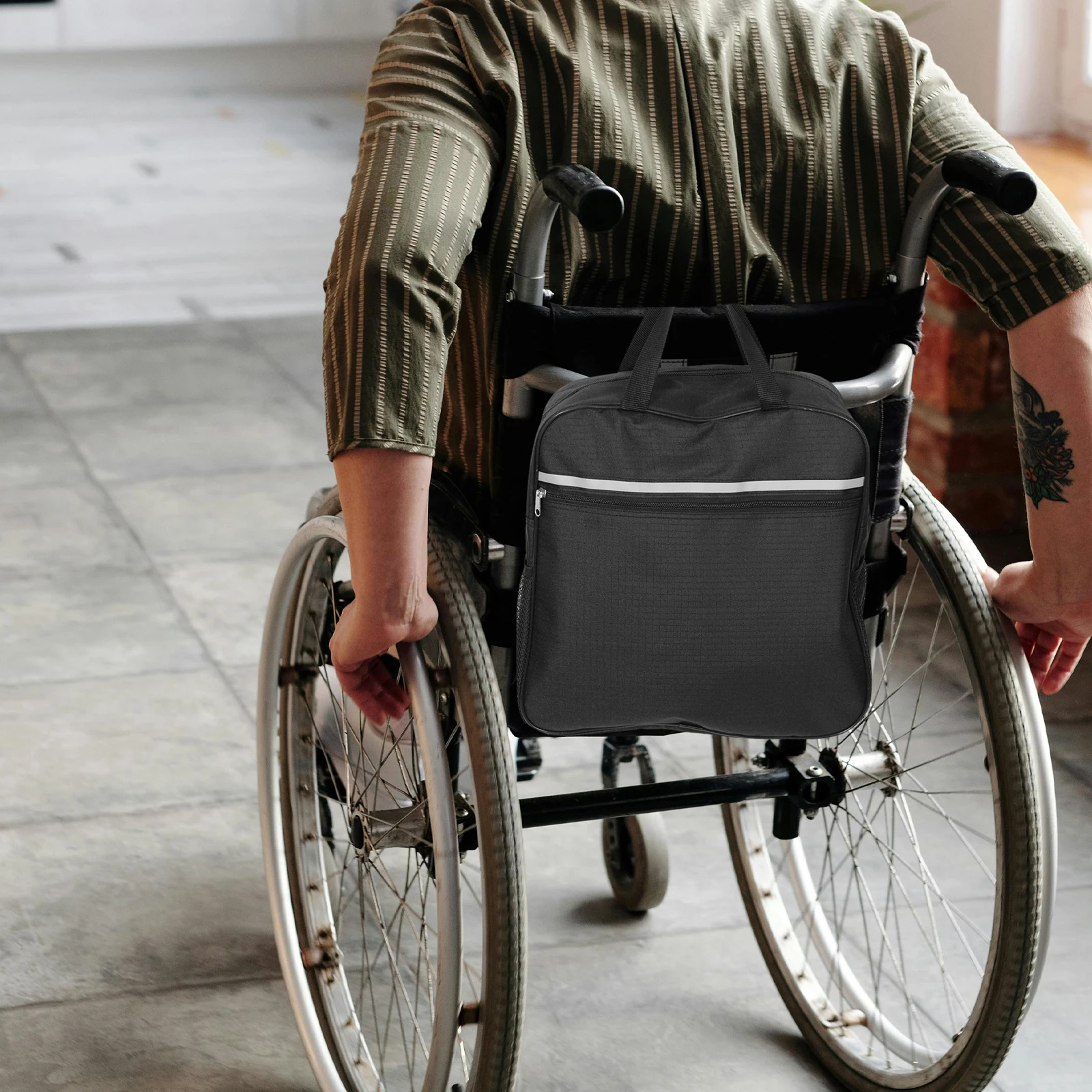 

Convenient Hook and Design Wheelchair Storage Bag Electric Scooter Organizer for Seniors Walker Pouch