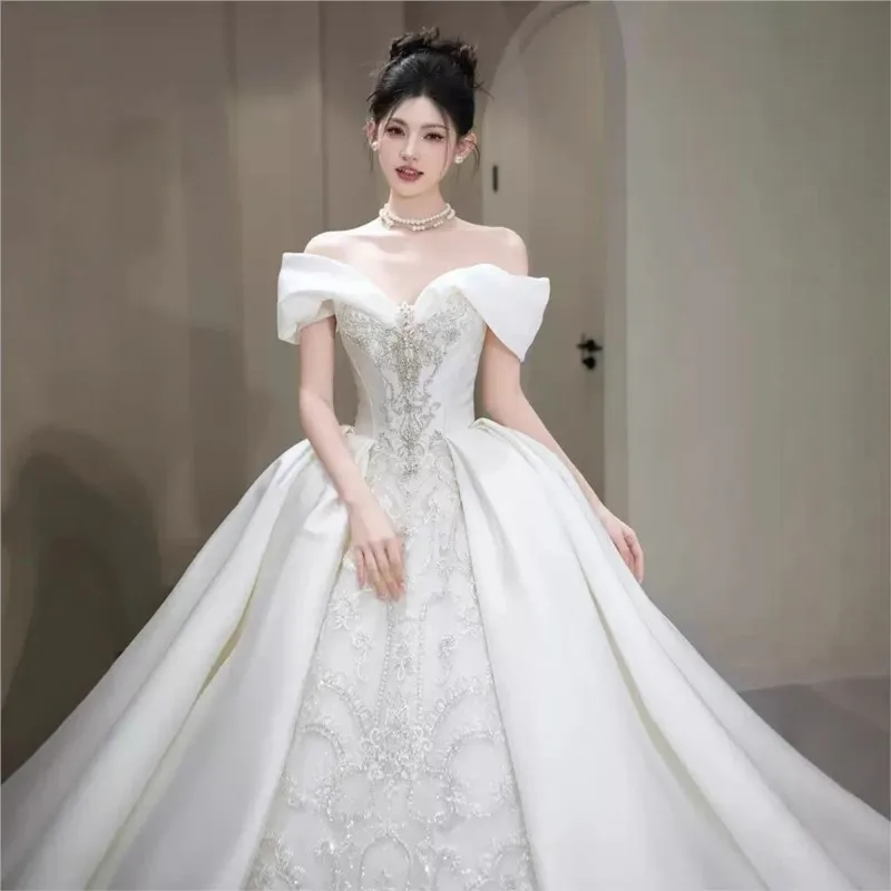 Nuovo lussuoso abito principale monospalla in raso di grandi dimensioni per l'industria pesante con un tocco di alta qualità per le donne