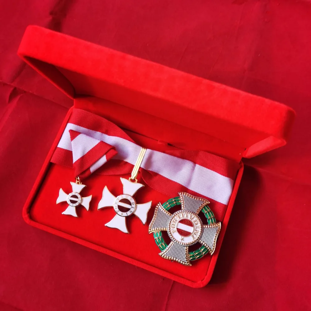 Austro-Hungary Maria Theresa Badge Emblem Ribbon Medal with Gift Box Neck Ribbon Badges