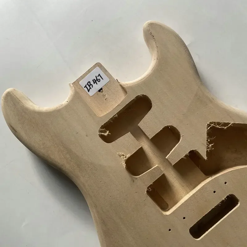 IB467 Modelo ST de madera de bajo sólido dañado, cuerpo de guitarra eléctrica, pastillas SSH, puente trémolo para reemplazar y bricolaje, sin pinturas