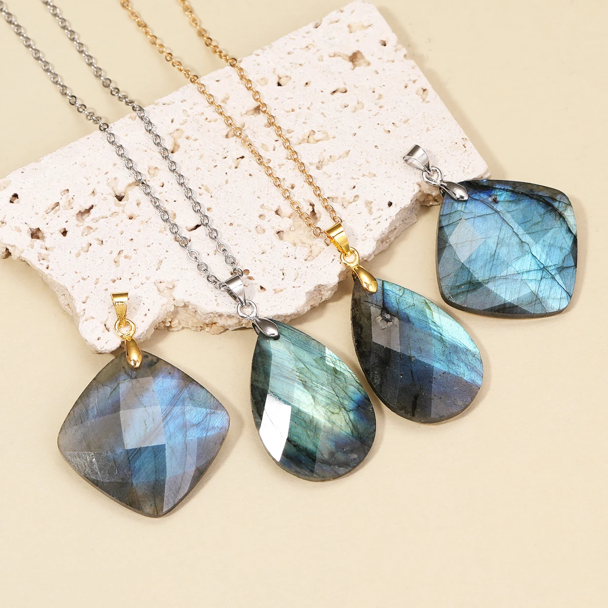 

Retro Fashion Natural Labradorite Necklace Teardrop Square Pendant Necklace Women Clavicle Chain High-end Jewelry Holiday Gift