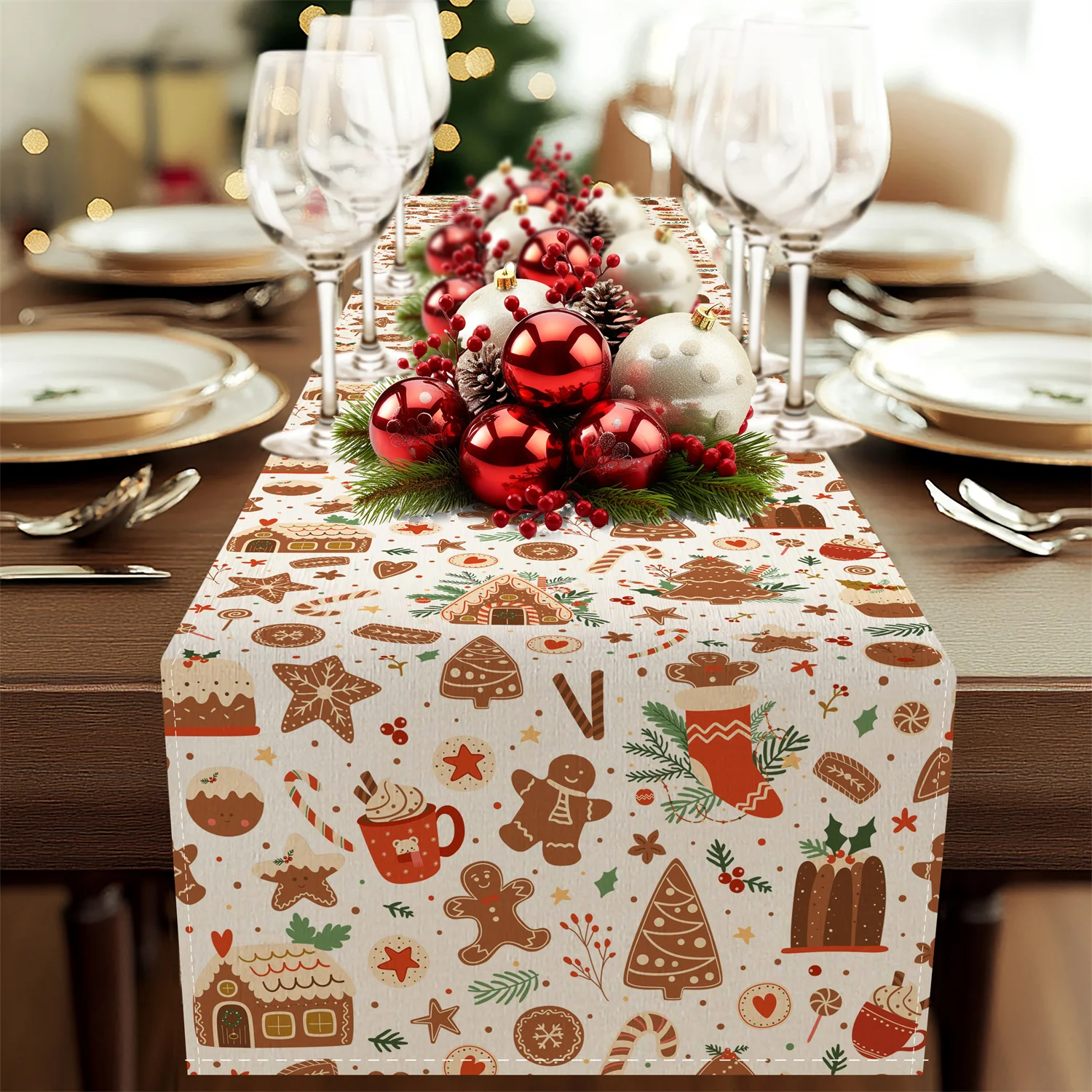 

Рождественская дорожка для стола с пряничным человечком, сосновыми ветвями, рождественскими чулками, падубами и ягодами, леденцами