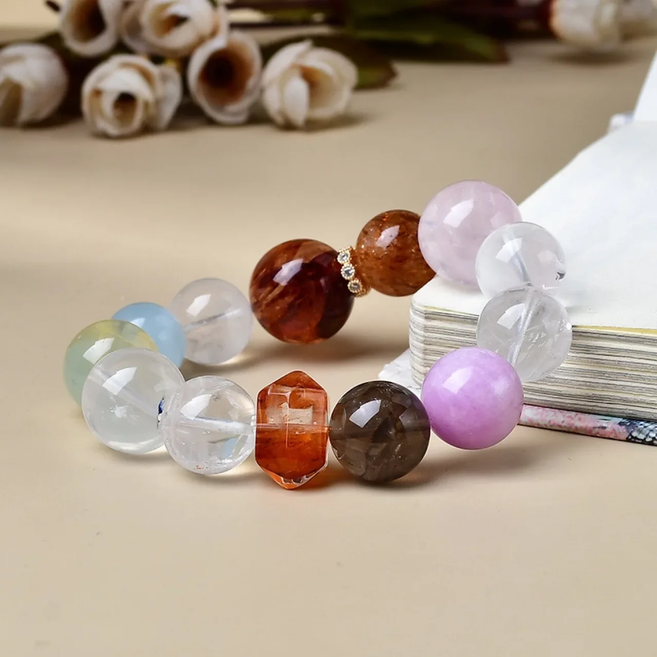 

Man Natural Powder Crystal, Aquamarine, Red Glue Flower, Duobao Bracelet, Women's Light Luxury Fashion Bracelet