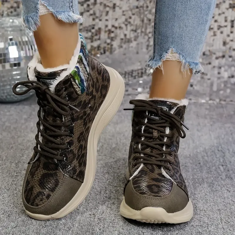 New short boots for autumn and winter 2024, women's round head lace-up muffin bottom boots, British flanged casual boots