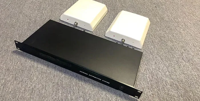 500-950MHz 600เมตร Professional เสียงกลางแจ้งสำหรับไมโครโฟนไร้สายไมโครโฟนสี่ช่องเสาอากาศจำหน่ายระบบ