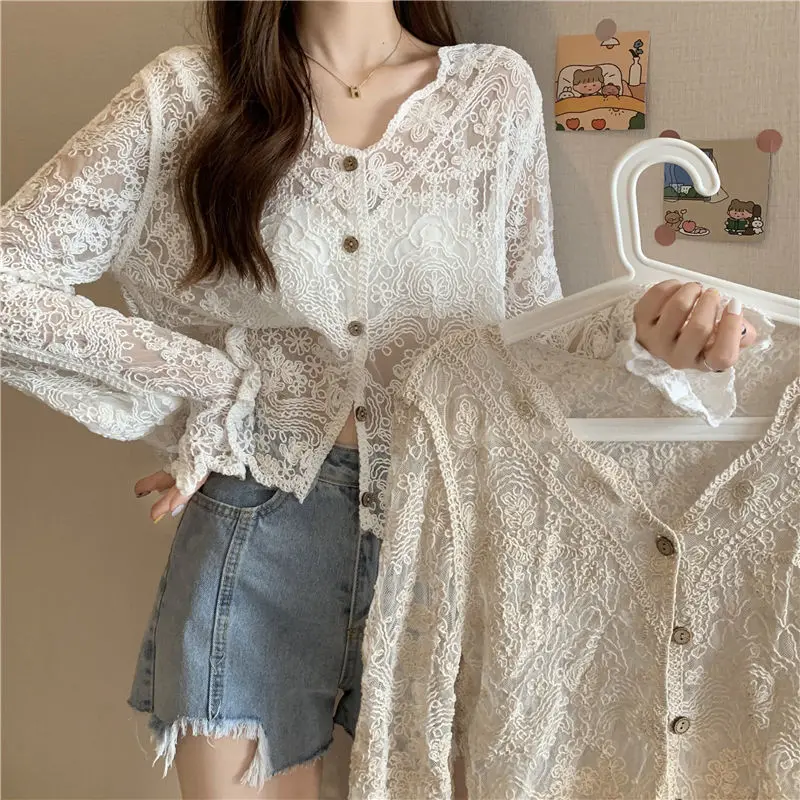 

Spring Summer Korean Design Sense Hook Flower Hollow Lace Shirt Senior Sense Foreign Air V-Neck Long Sleeve Sun Protection Tops
