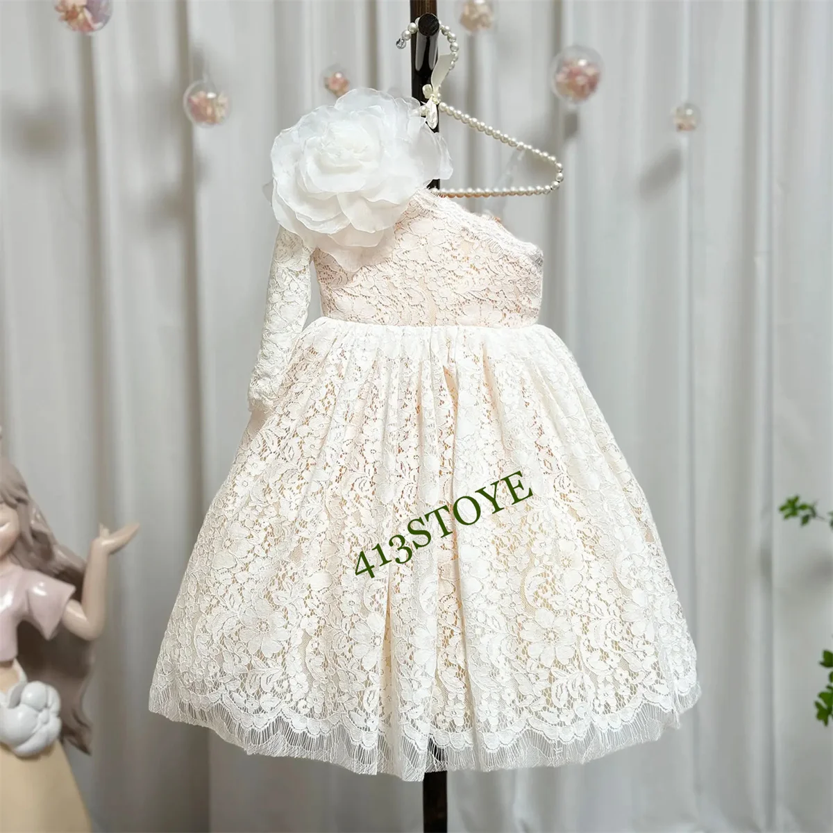 elegante-abito-da-ragazza-lilla-con-una-spalla-fiori-principessa-bianca-matrimonio-festa-di-compleanno-abito-da-ballo-lungo