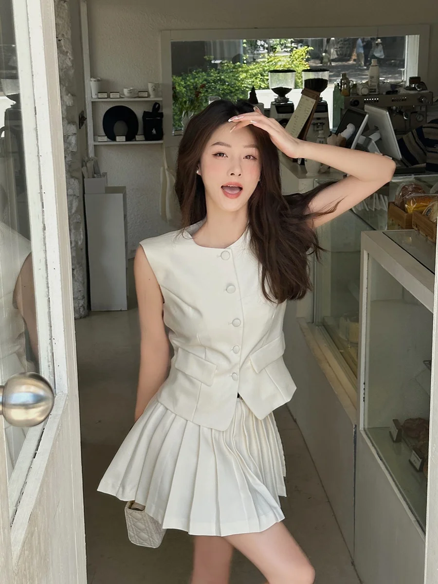 Fashionable Heavyweight Fabric Slim Fit Three Piece Set Show Stage Luxury Style Modern High Fashion Ensemble Short Sleeve But...