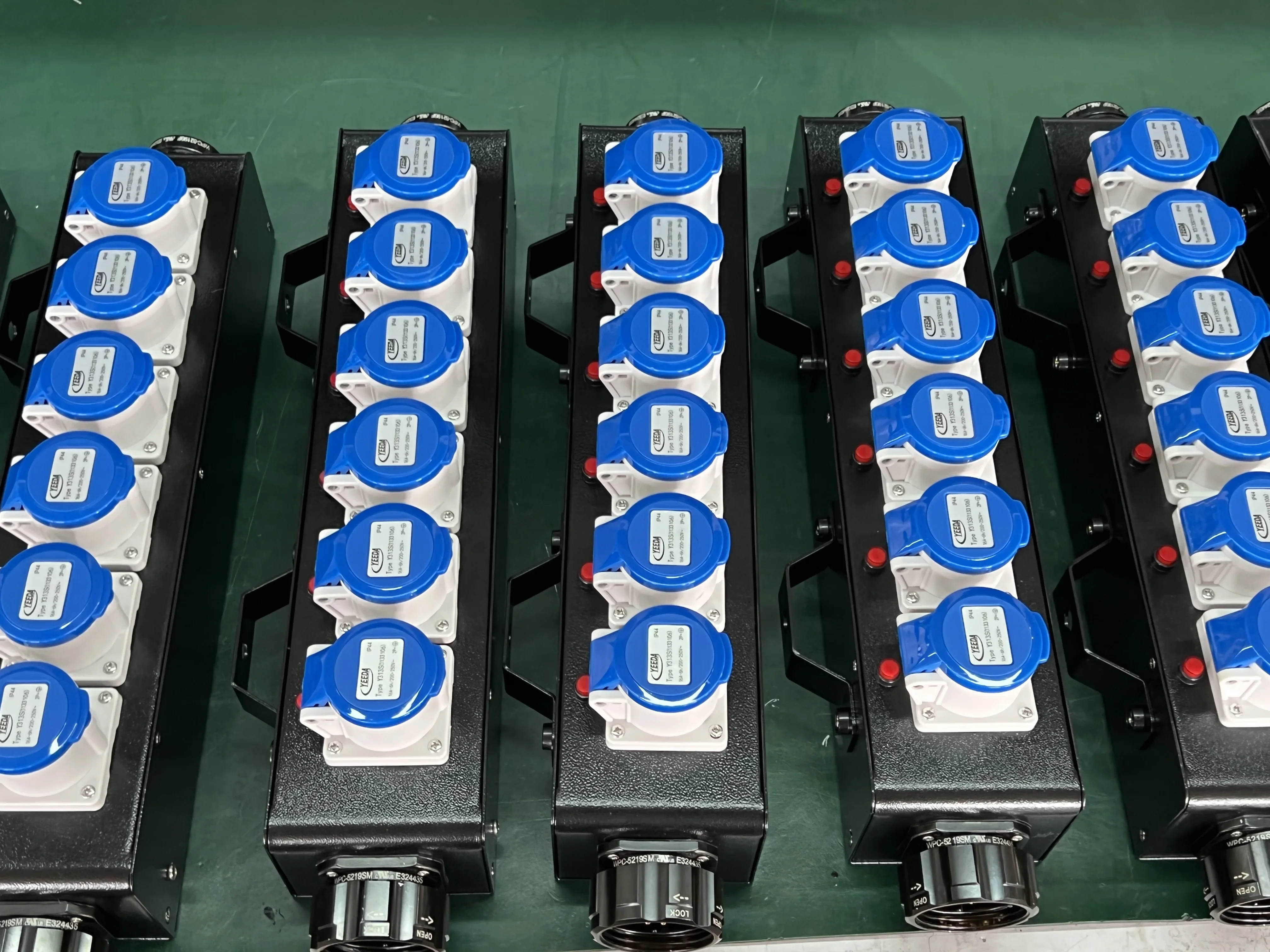 2026 Socapex إلى CEE Box معدات توزيع الطاقة 16A 230V CEE Power Box