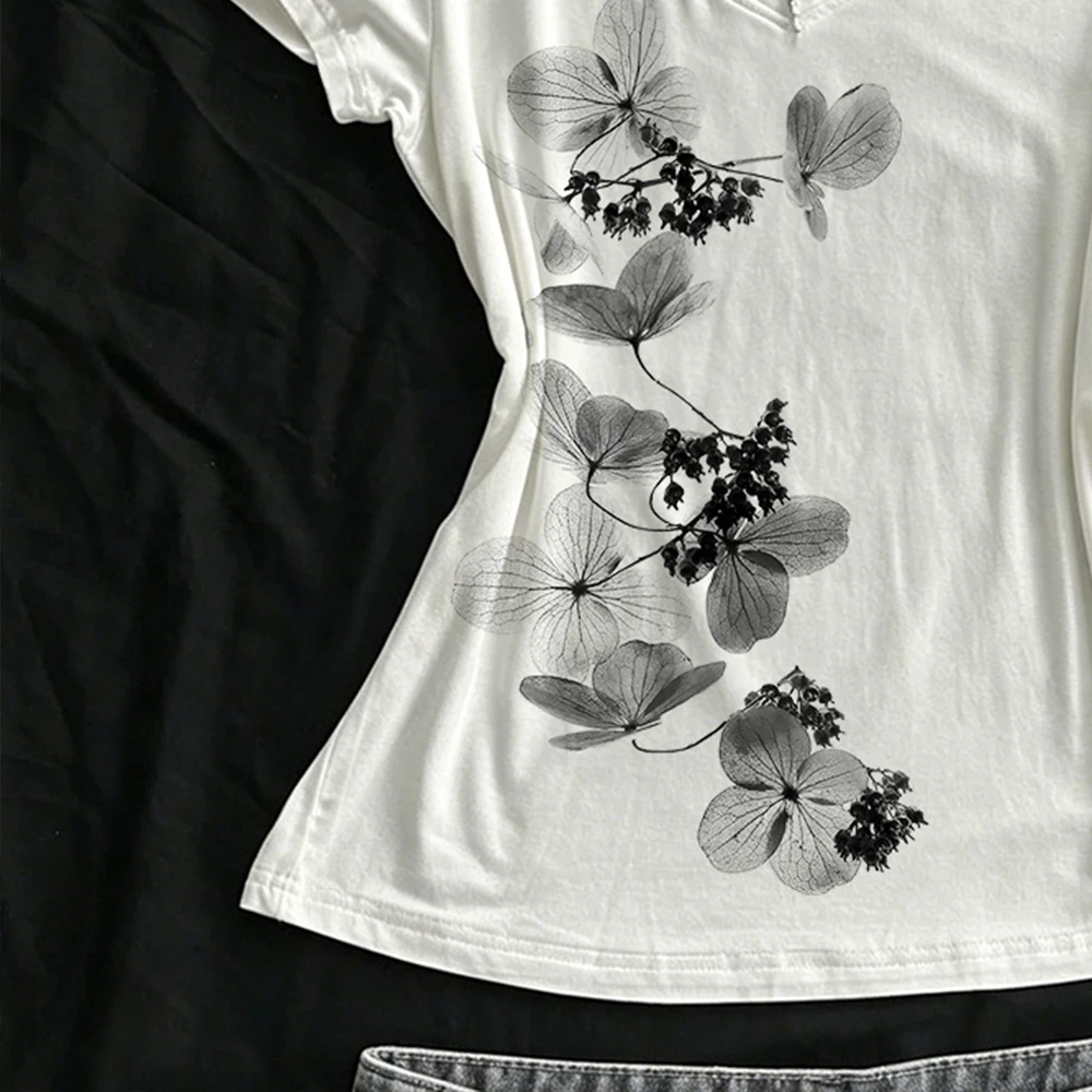 Retro Asian Aesthetic Casual Top V-neck Short Sleeve Grunge Ink Cherry Blossom Branch Brushed Pattern Printed T-shirt
