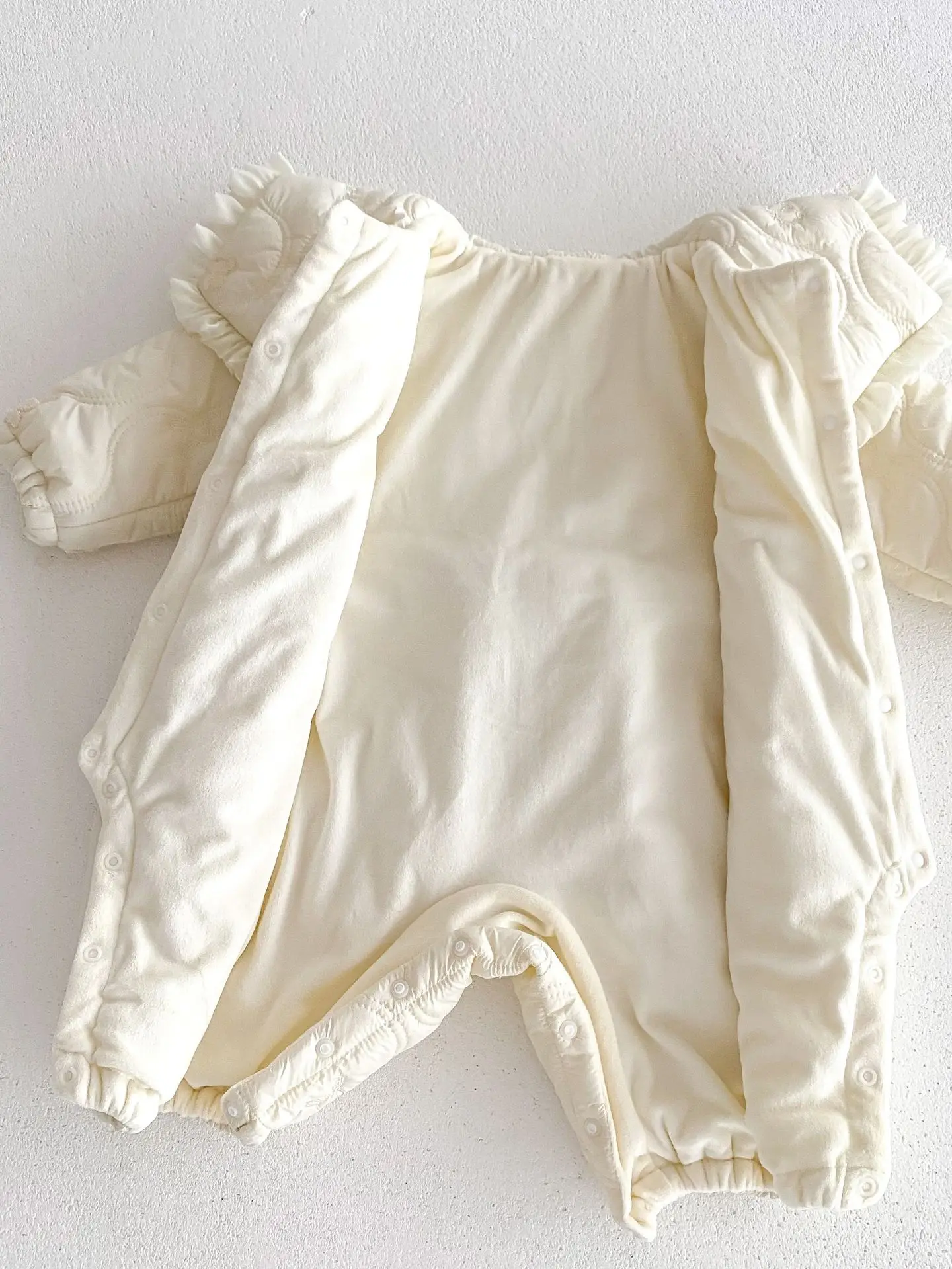 Angoubebe 555H205 2023 New Winter Infant Baby Girls Warm Thick Solid White Romper Wholesale