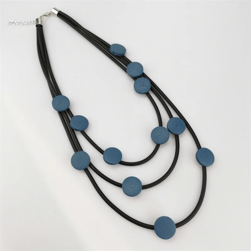 UKEBAY Mehrschichtige Statement-Anhänger-Halskette aus Gummi für Frauen, Boho-Modeschmuck, einzigartige Halskette für Party, Festival und Alltag. – Detail 4