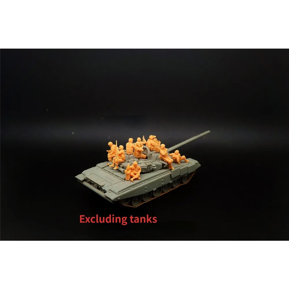 1/72 Modern Russian Tank Soldiers Sitting Commanding Officer Red Backpack Group 10 (Soldiers in Plain Body)