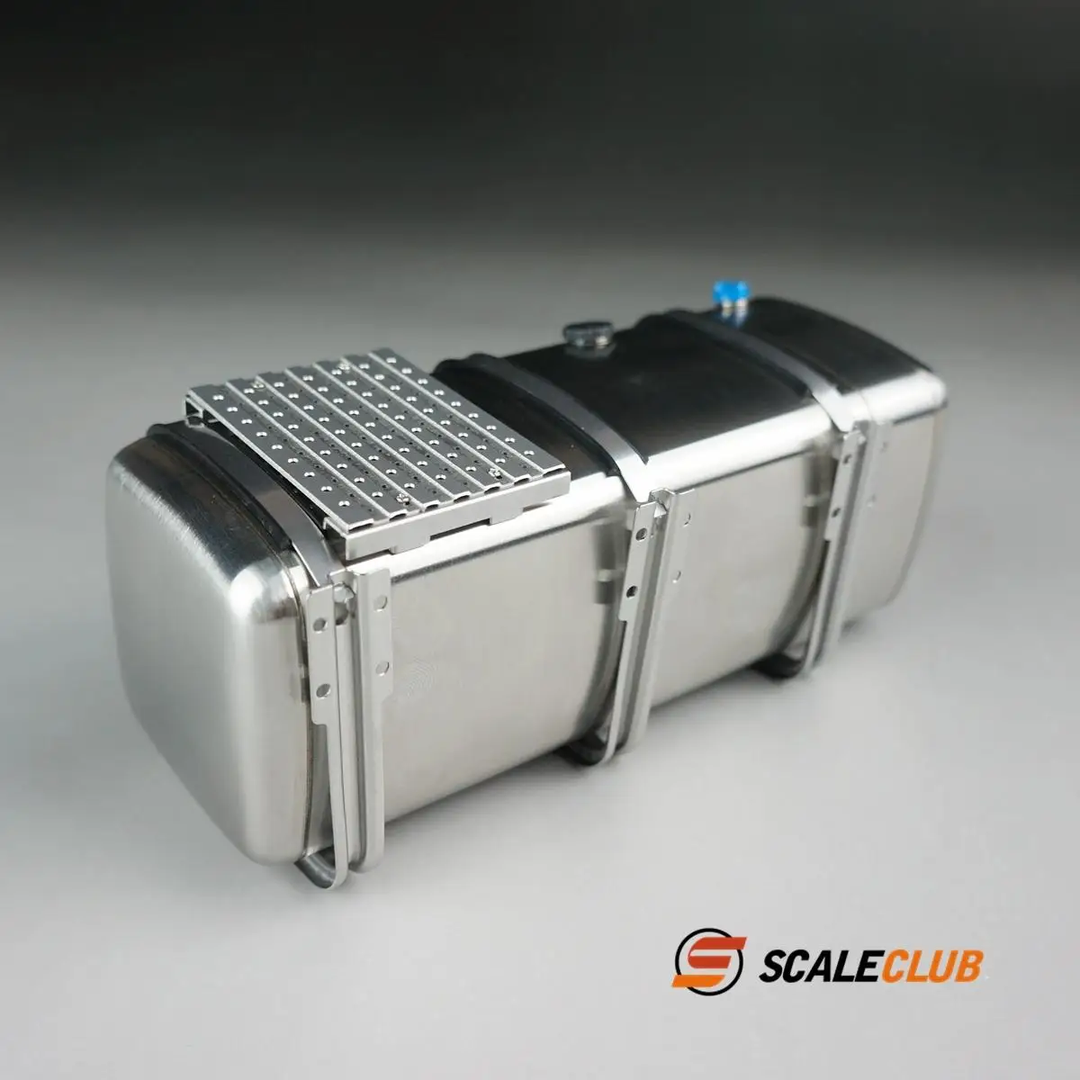 Scaleclub Tamiya 1:14 รถแทรกเตอร์โลหะเหยียบถังเชื้อเพลิงพร้อมถังยูเรียแบบบูรณาการ