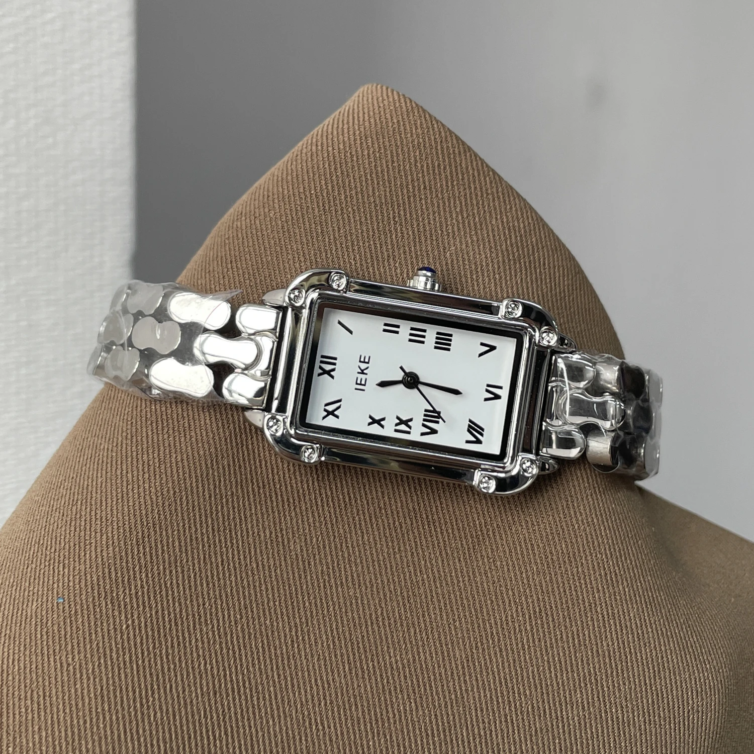 

Square women's watch, high-value and elegant wristwatch, 2026 new style, light luxury and high-value women's watch.