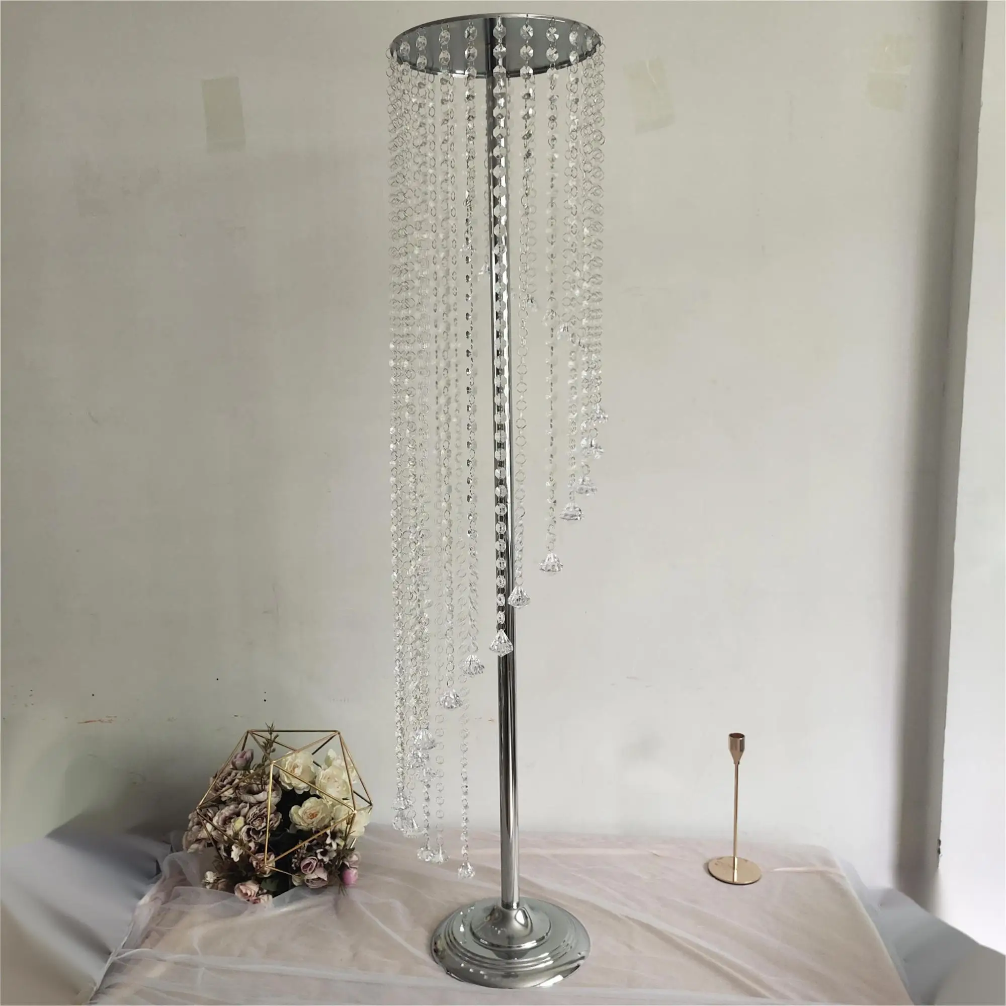 Electroplated Metal Flower Stand Table Center Decoration With Spiral Crystal Chains Wedding Decor European Ornamental Vase