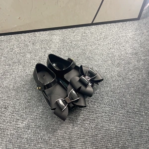 ميني ميليسا الصنادل أحذية جيلي مفردة للأطفال للفتيات أزياء الأخت القوس الكبير شاطئ الصنادل الأميرة شقة الصيف الربيع أفضل 10 صنادل ميليسا للأطفال - رقم 6