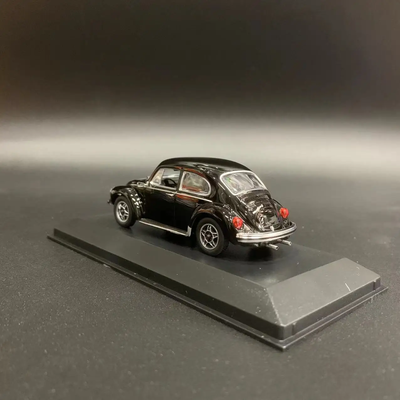 MINICHAMPS 1:43 Model Car Beetle 1974 Alloy Die-cast Classical Vehicle - Black & Yellow